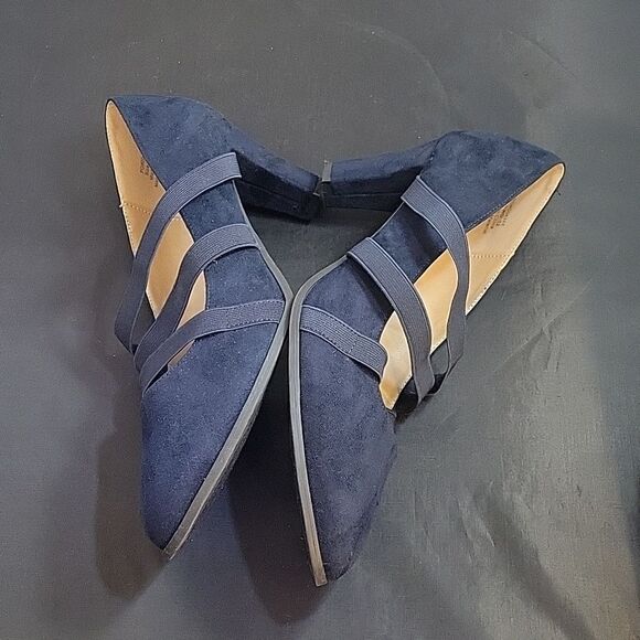 JOURNEE COLLECTIO FAUX SUEDE COMFORT SOLE ALMOND TOE TRIPLE ELASTIC STRAP SHOE - Picture 14 of 16